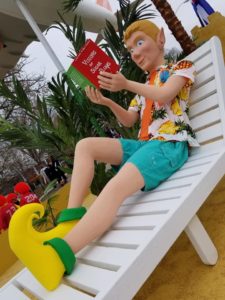 Santa-Claus-Parade-Toronto-VMC-Media-Sunwing-Vacations-2-225x300 Sunwing Vacations: Santa Claus Parade 2018